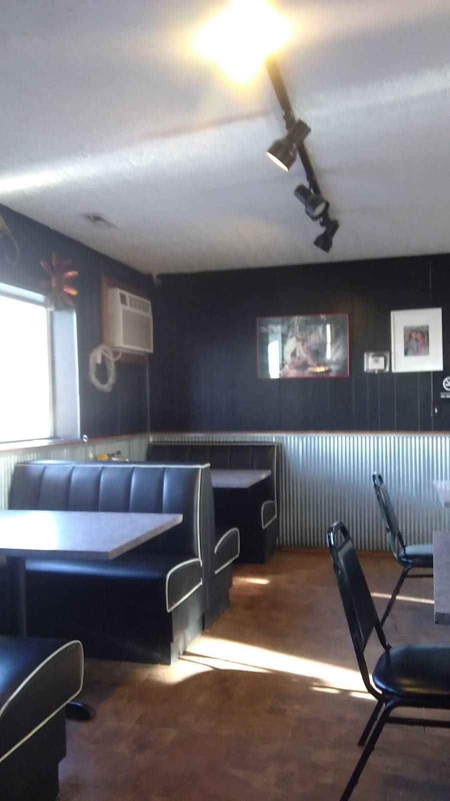 Markos Grill | restaurant | 255 N Morgan St, Morganfield, KY 42437, USA | 2703890028 OR +1 270-389-0028