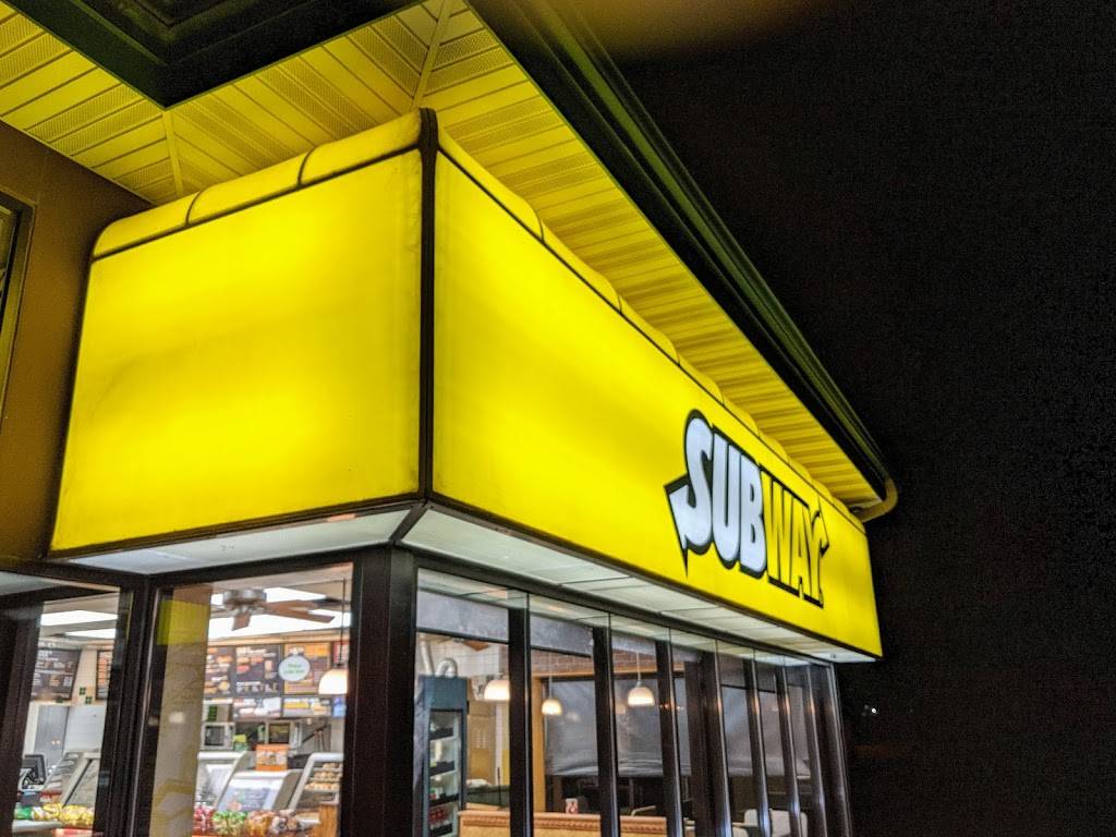 Subway | restaurant | 348 W 6th St, St Charles, MN 55972, USA | 5079323101 OR +1 507-932-3101