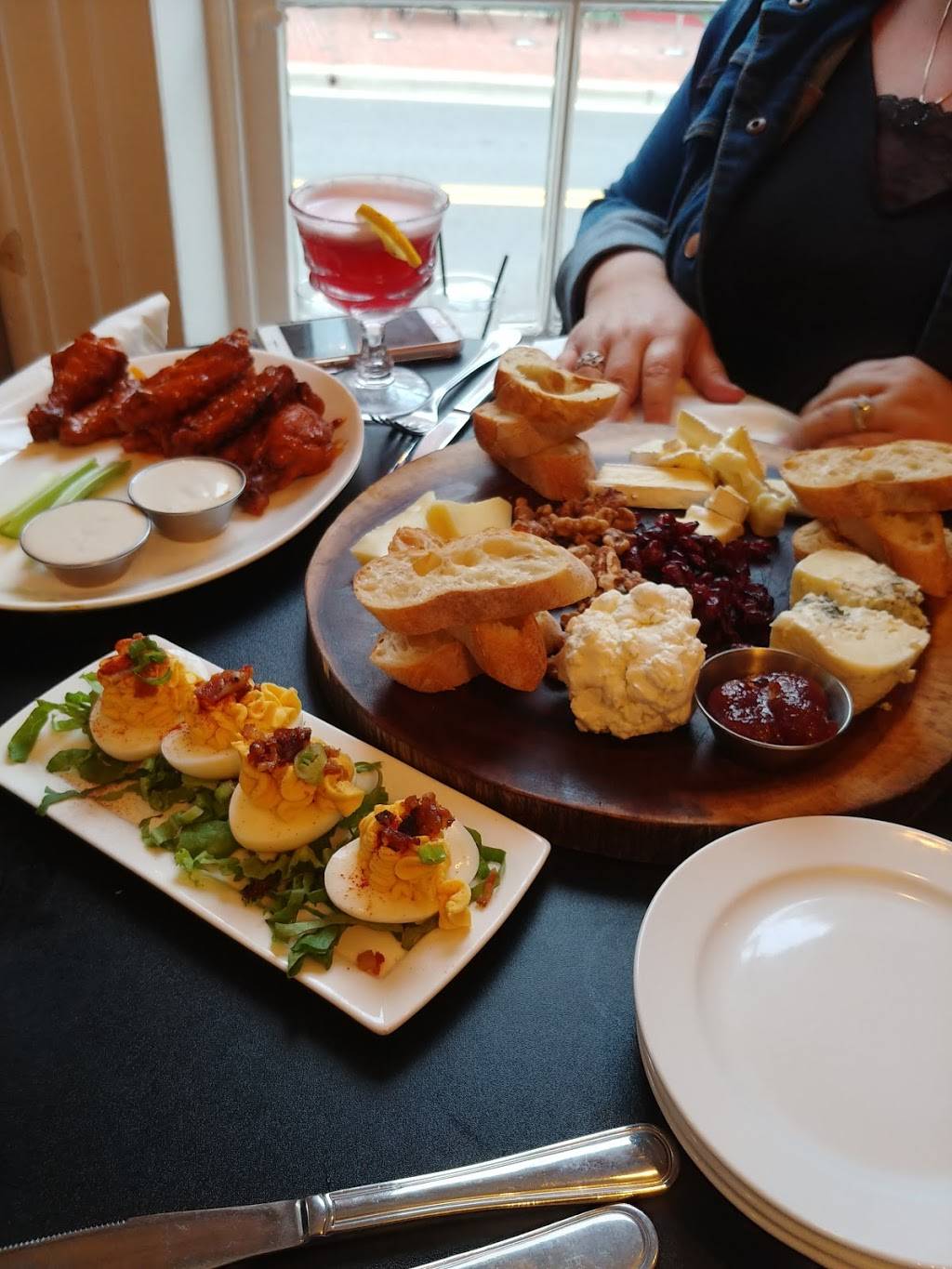 SideBar | restaurant | 24 S King St, Leesburg, VA 20175, USA | 5715103244 OR +1 571-510-3244