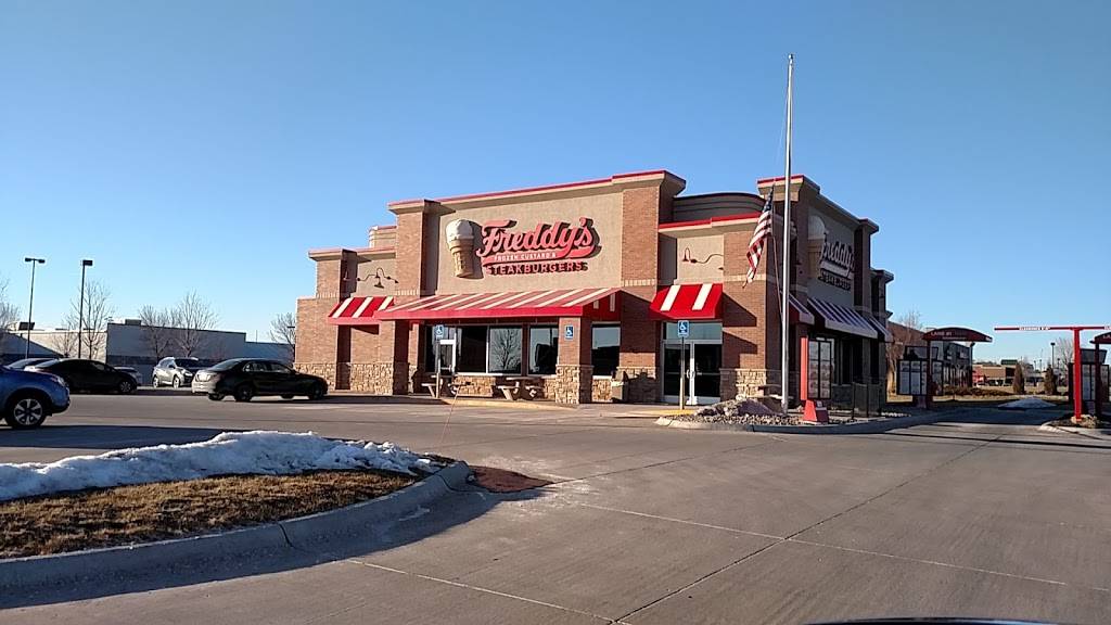 Freddys Frozen Custard & Steakburgers | restaurant | 2920 S 180th St, Omaha, NE 68130, USA | 4022814100 OR +1 402-281-4100
