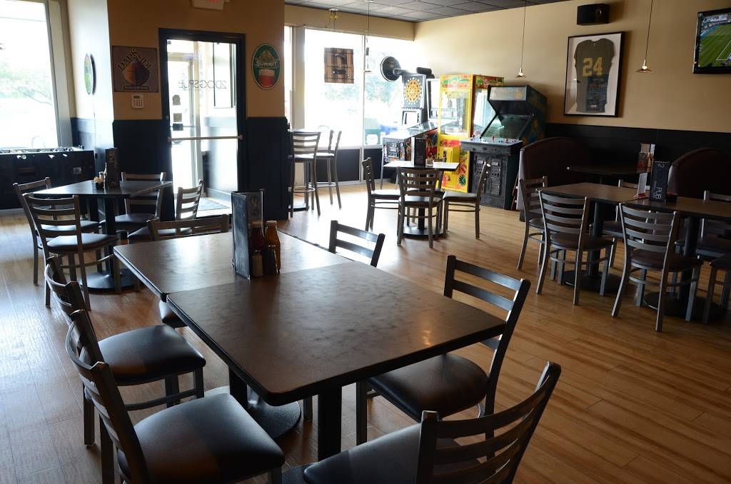 2 Dogs Pub | restaurant | 1705 S 1st Ave, Iowa City, IA 52240, USA | 3193379047 OR +1 319-337-9047