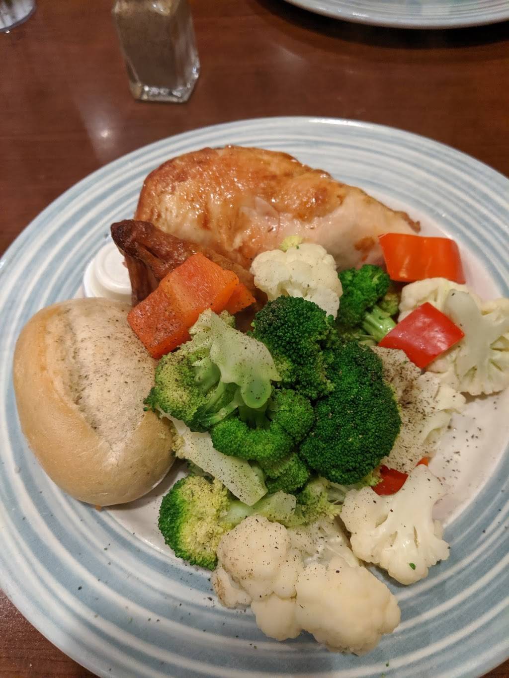 Swiss Chalet | restaurant | 2155 Leanne Blvd, Mississauga, ON L5K 2K8, Canada | 9058222040 OR +1 905-822-2040