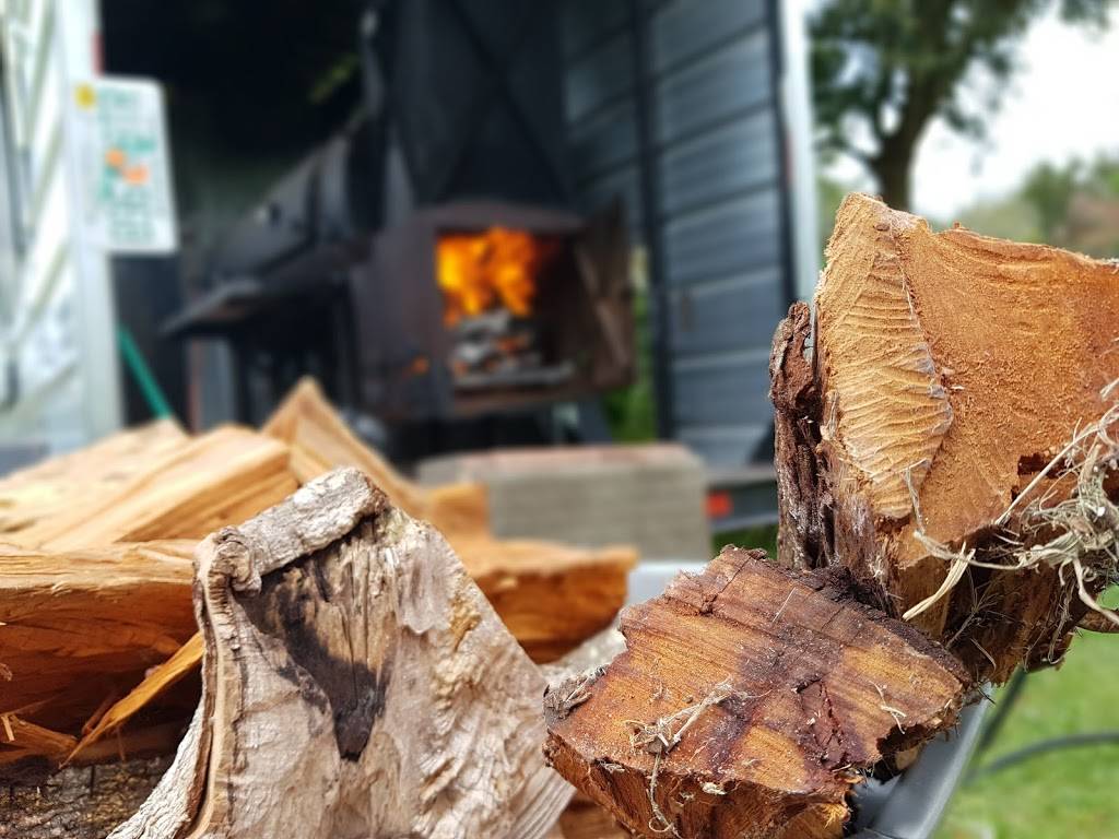 St. Vics Smoke Shack | restaurant | 1940 Conway Gardens Rd, Orlando, FL 32806, USA | 4075907638 OR +1 407-590-7638