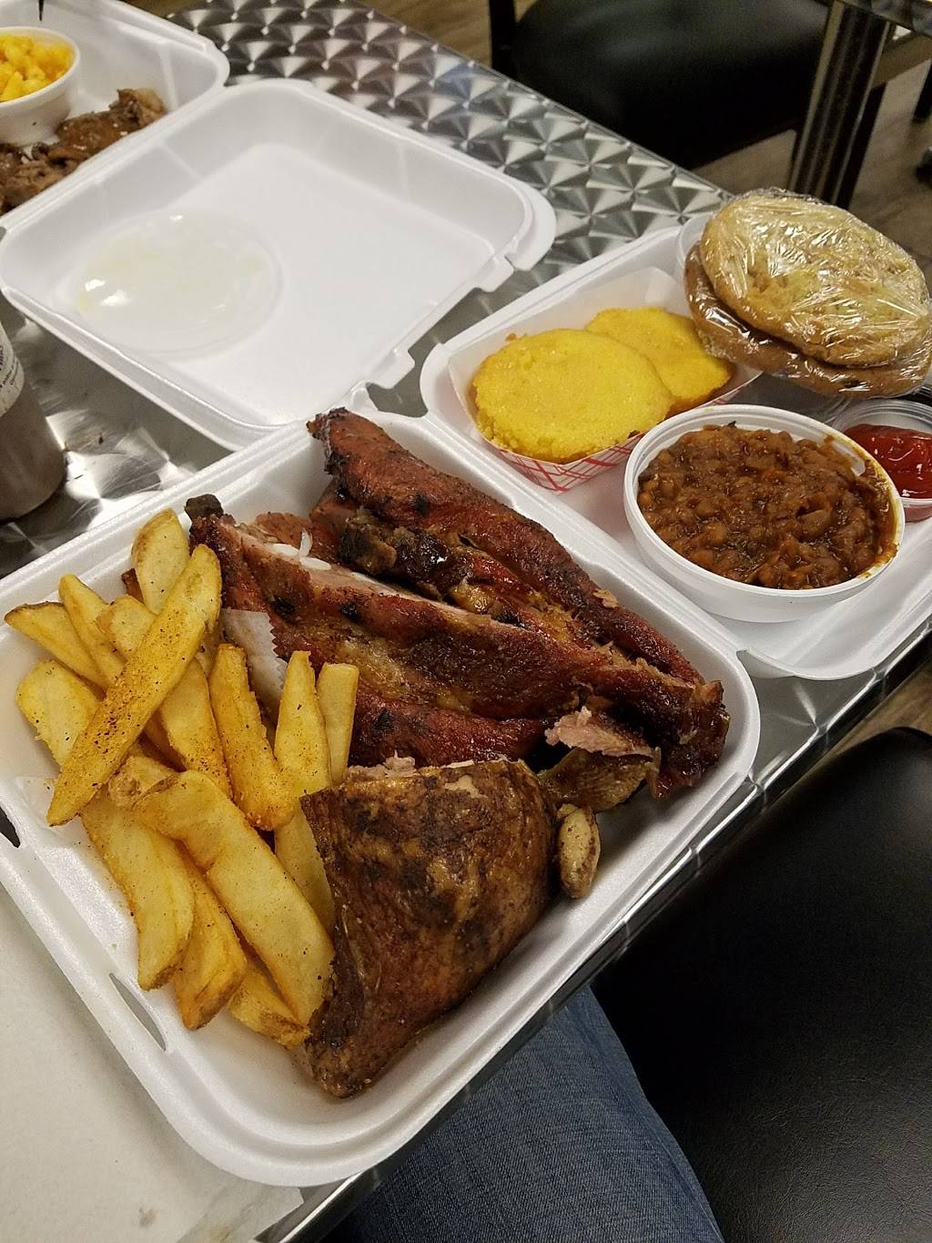 Davids Real Pit Bbq | restaurant | 5121 NW 39th Ave, Gainesville, FL 32606, USA | 3523732002 OR +1 352-373-2002