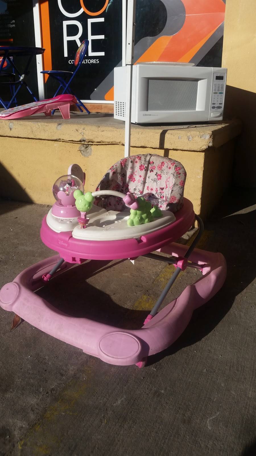 Maminos Pizza | restaurant | Avenida 20 de Noviembre 1083, Zona Centro, 22800 Ensenada, B.C., Mexico | 016461556111 OR +52 646 155 6111