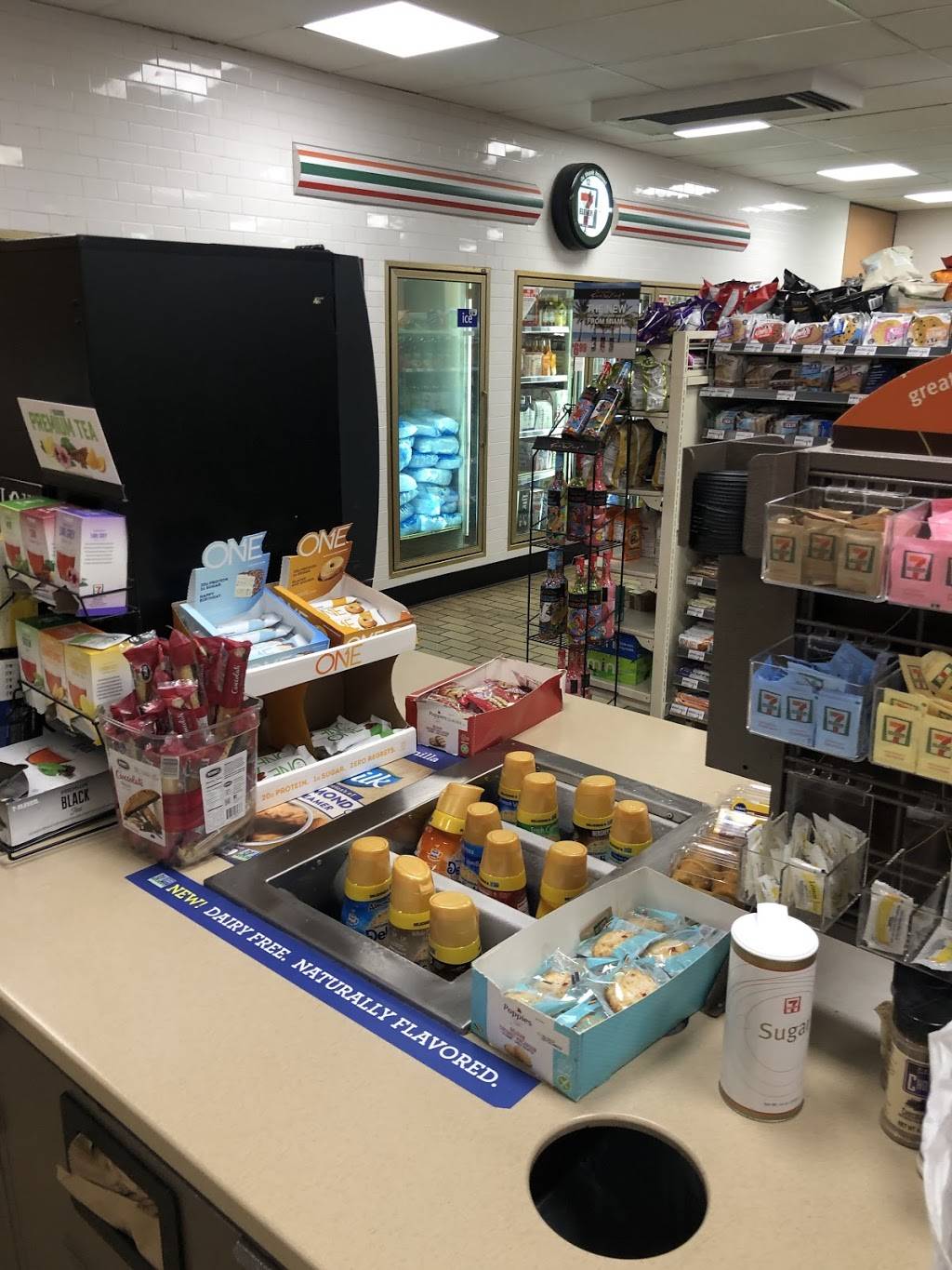7-Eleven | bakery | 190 N Central Ave, Valley Stream, NY 11580, USA | 5168250471 OR +1 516-825-0471