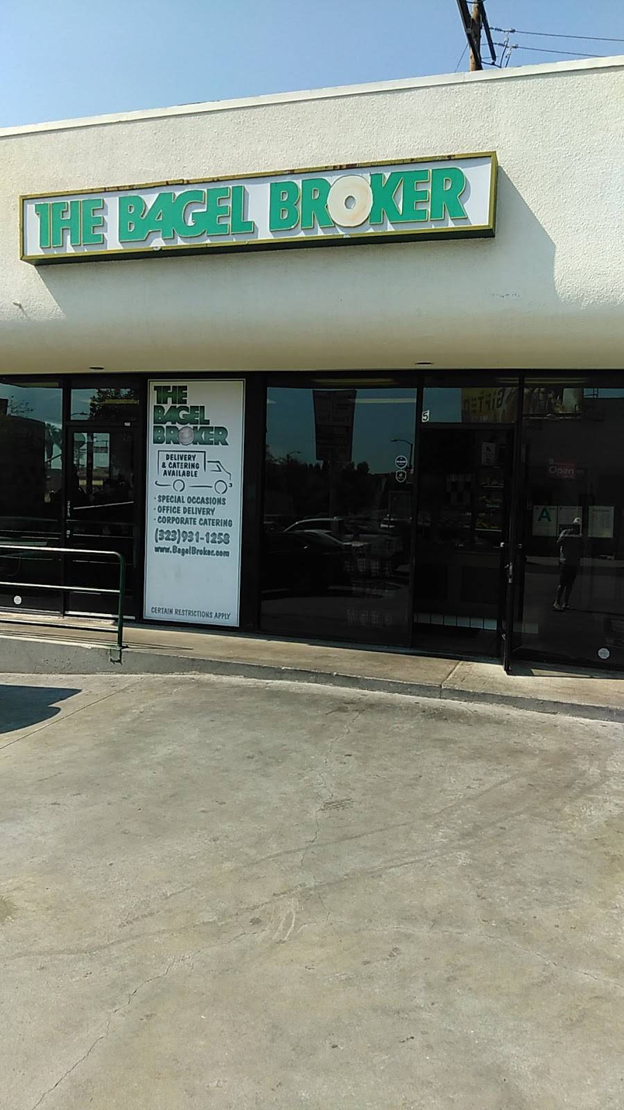 The Bagel Broker | bakery | 7825 Beverly Blvd, Los Angeles, CA 90036, USA | 3239311258 OR +1 323-931-1258