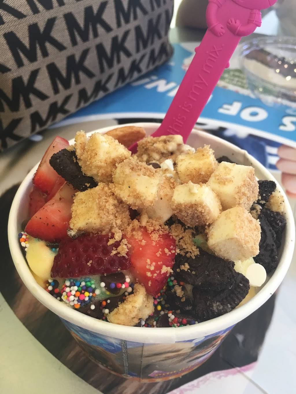 Menchies Frozen Yogurt | bakery | 16645 Sierra Lakes Pkwy, Fontana, CA 92336, USA | 9098543605 OR +1 909-854-3605