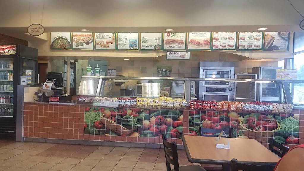 Subway Restaurants | restaurant | 8396 Parkway Dr, La Mesa, CA 91942, USA | 6196673266 OR +1 619-667-3266