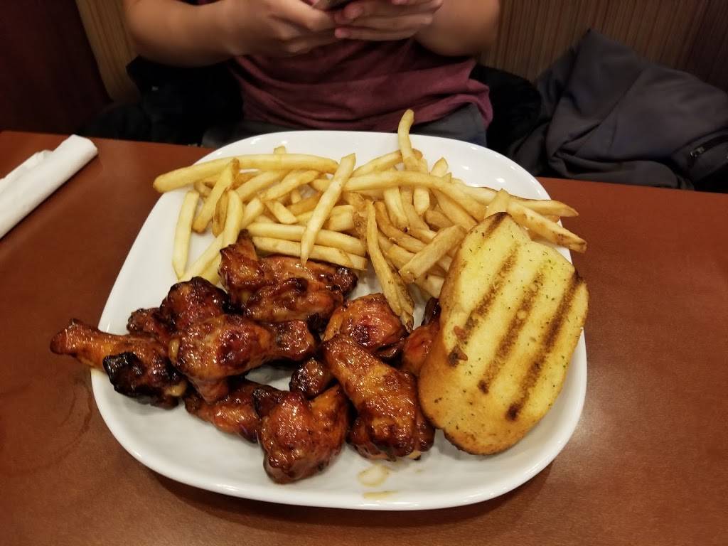 Boston Pizza | restaurant | 16A Leslie St Unit 1, Toronto, ON M4M 3C1, Canada | 4167784700 OR +1 416-778-4700