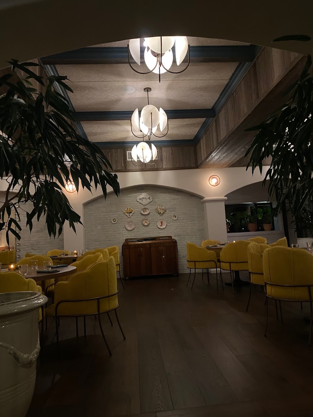 Costa | restaurant | 1111 E Cabrillo Blvd, Santa Barbara, CA 93103, USA | 8058821234 OR +1 805-882-1234