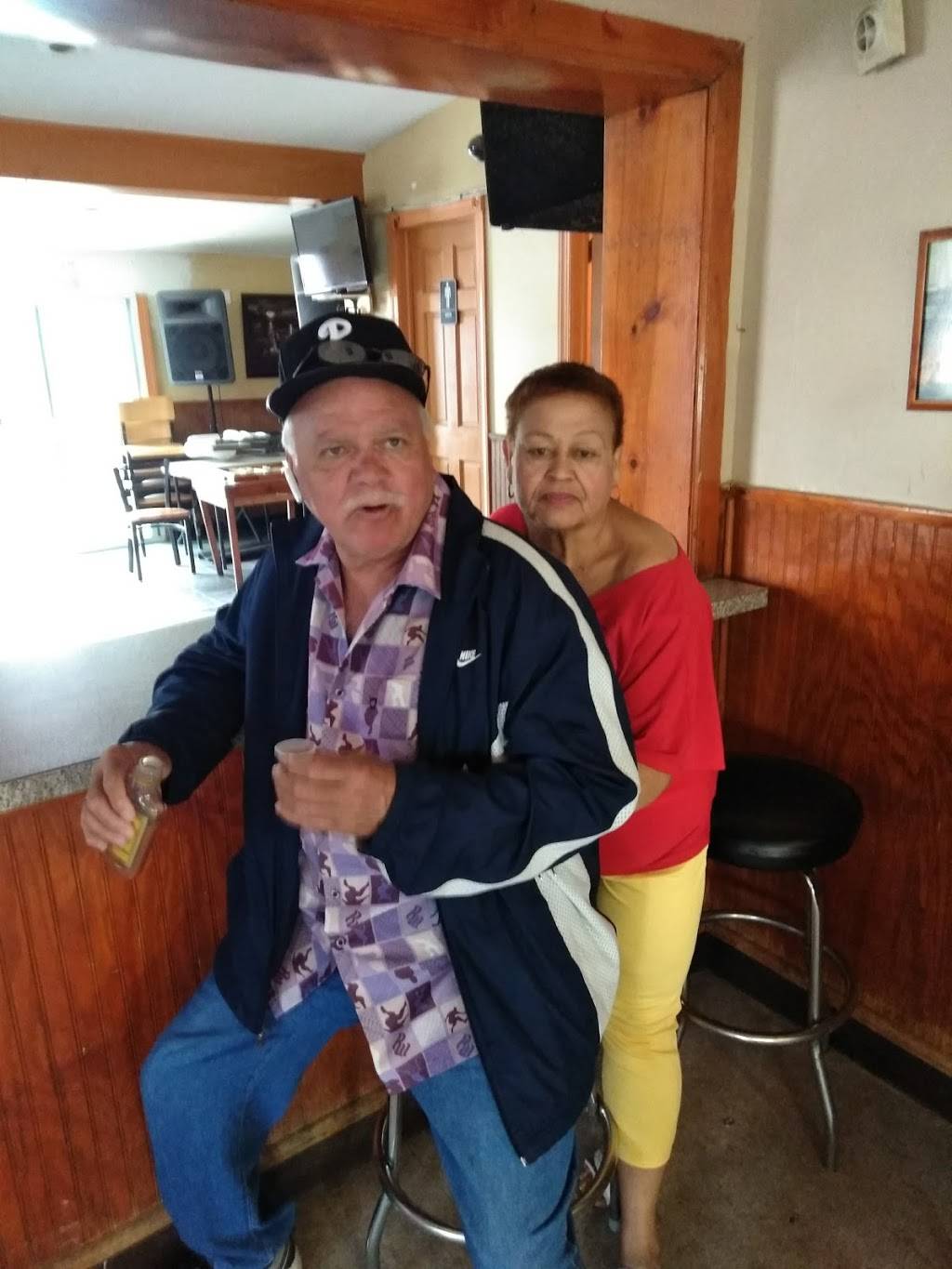 El Nuevo Lareno | restaurant | 643 Chestnut St, Camden, NJ 08103, USA | 8563380990 OR +1 856-338-0990