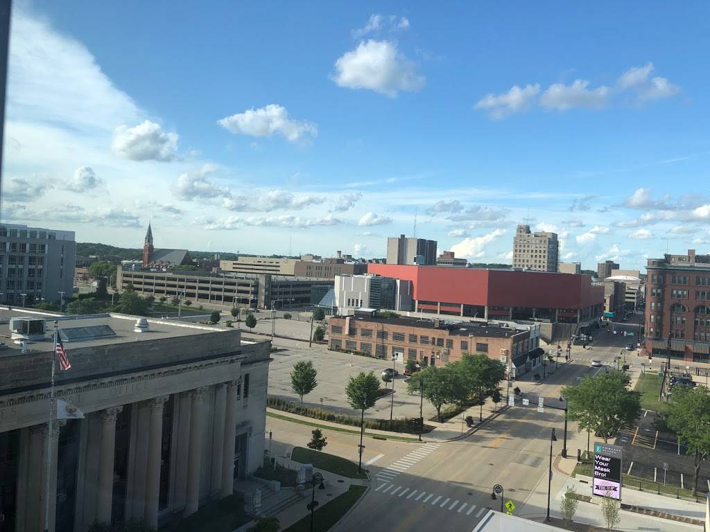 Embassy Suites by Hilton Rockford Riverfront | restaurant | 416 S Main St, Rockford, IL 61101, USA | 8156687878 OR +1 815-668-7878