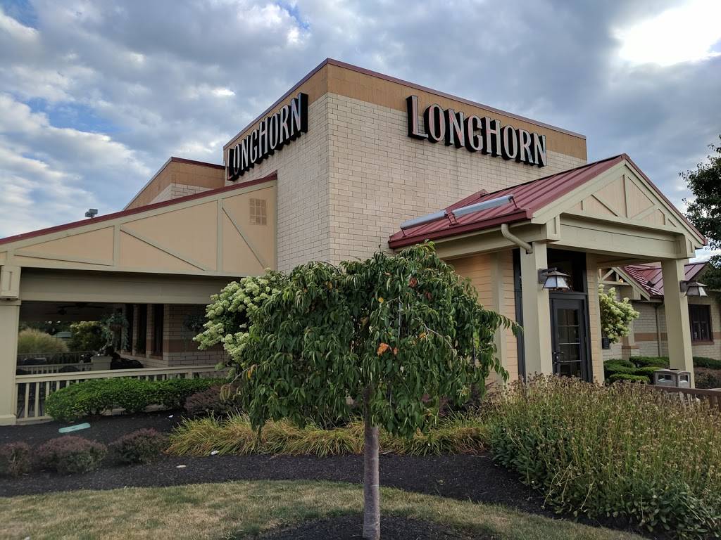 LongHorn Steakhouse | meal takeaway | 17211 Southpark Center, Strongsville, OH 44136, USA | 4402387917 OR +1 440-238-7917