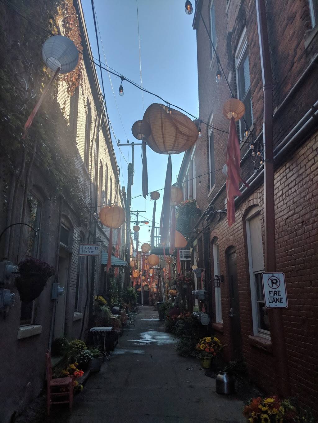 Moes BarBar Shop | restaurant | 106 E Grand River Ave, Howell, MI 48843, USA | 5173766947 OR +1 517-376-6947