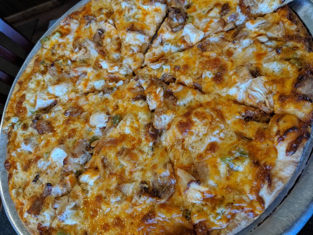 Cavataios Restaurant & Pizzeria | meal takeaway | 101 S Edwardsville St, Staunton, IL 62088, USA | 6186352030 OR +1 618-635-2030