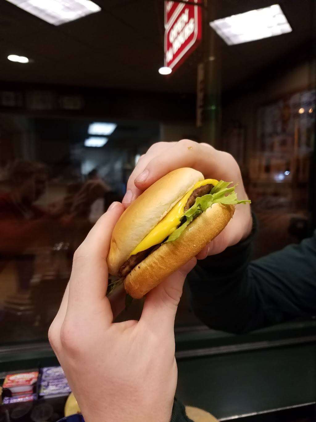 George Webb Restaurant - 61st & Bluemound | restaurant | 6108 W Bluemound Rd, Milwaukee, WI 53213, USA | 4144532392 OR +1 414-453-2392