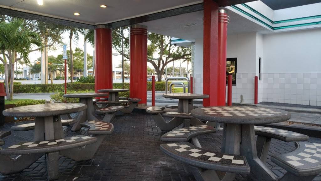 Checkers | restaurant | 8579 Pines Blvd, Hollywood, FL 33024, USA | 9544301759 OR +1 954-430-1759