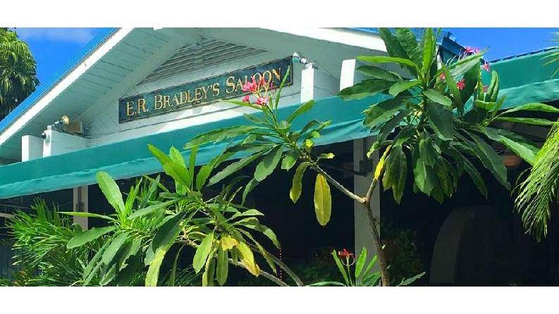 E.R. Bradleys | restaurant | 104 S Clematis St, West Palm Beach, FL 33401, USA | 5618333520 OR +1 561-833-3520