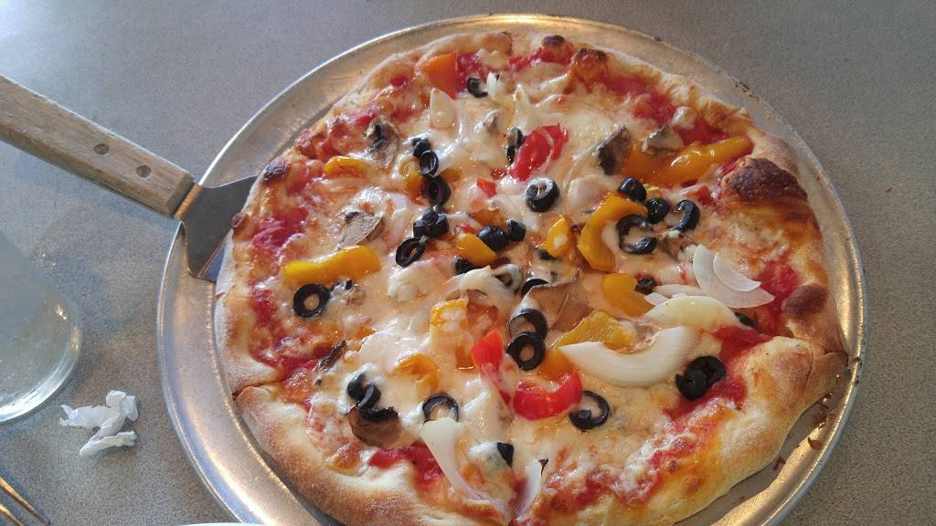 Gotham City Pizza | restaurant | 197 N Yonge St, Ormond Beach, FL 32174, USA | 3866720049 OR +1 386-672-0049