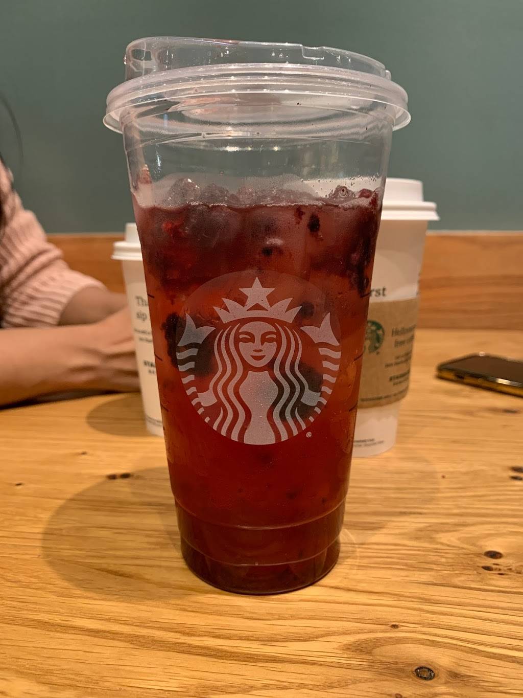 Starbucks | cafe | 1087 Seven Locks Rd, Rockville, MD 20854, USA | 3015455194 OR +1 301-545-5194