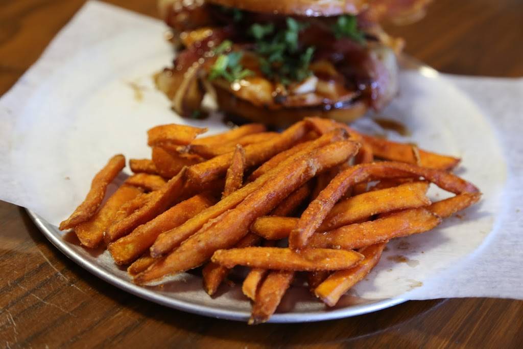 The Factory Pub n Grub | restaurant | 103 W 3rd St, Sterling, IL 61081, USA | 8155489550 OR +1 815-548-9550