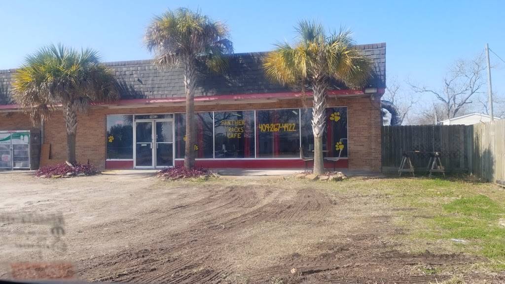Panther Tracks Cafe | restaurant | 104 S Main St, Anahuac, TX 77514, USA | 4092674422 OR +1 409-267-4422