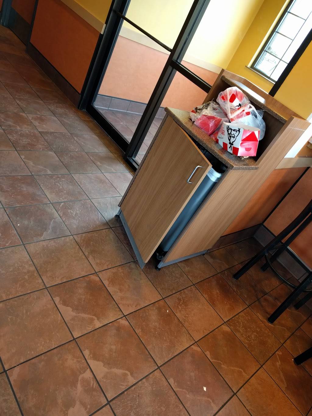 KFC | restaurant | 707 Hancock St, Quincy, MA 02170, USA | 6174714742 OR +1 617-471-4742