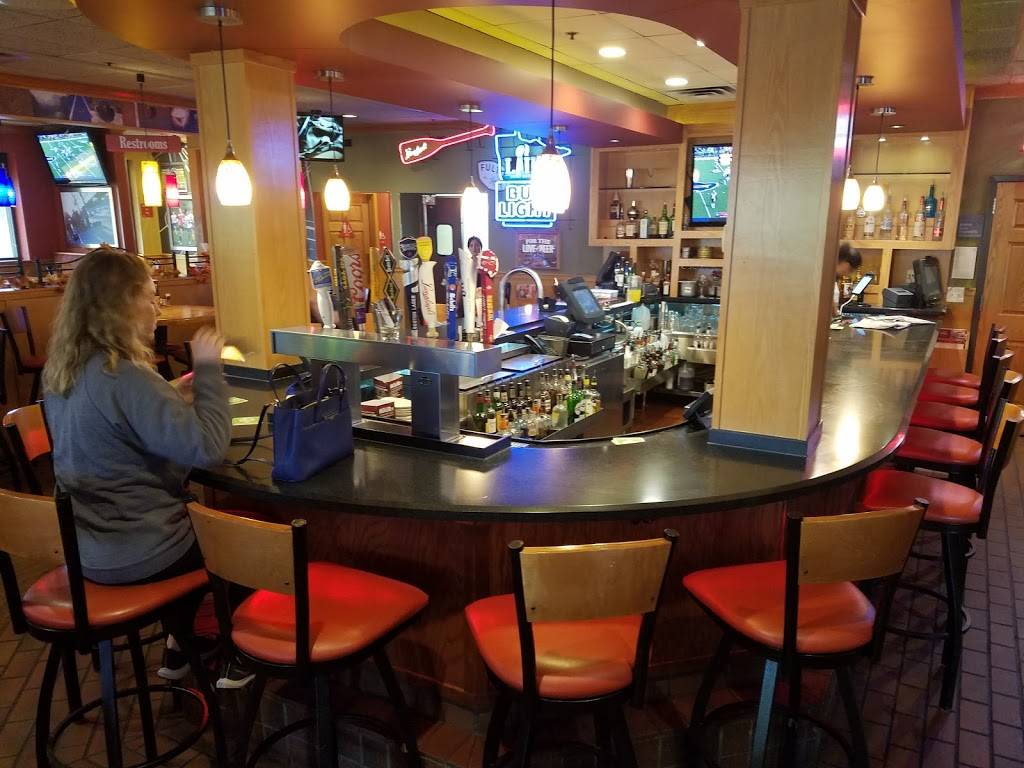 Applebees Grill + Bar | restaurant | Lariat Center, 8421 Joiner Way, Eden Prairie, MN 55344, USA | 9529427993 OR +1 952-942-7993