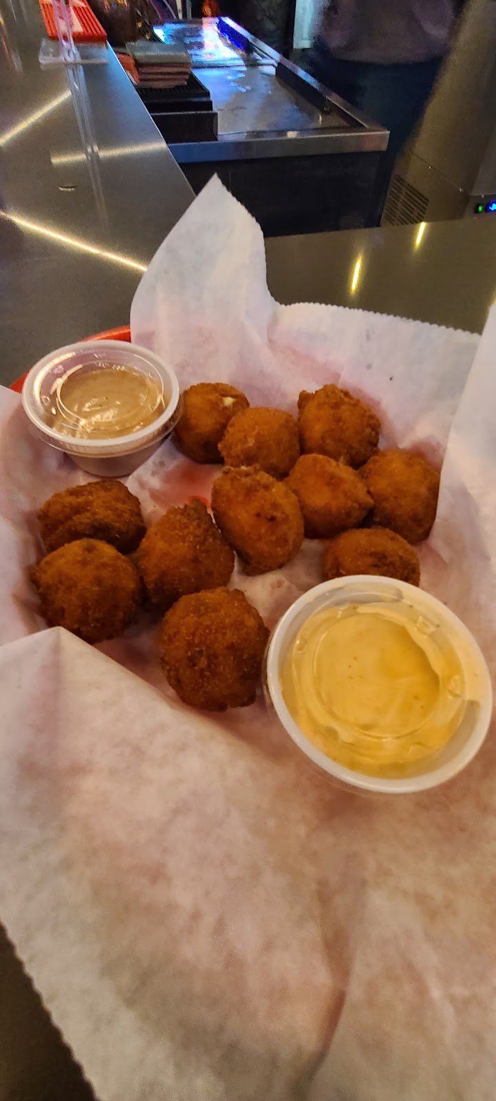 Mad Meatball | restaurant | 210 SW 11th St, Des Moines, IA 50309, USA | 5152446419 OR +1 515-244-6419