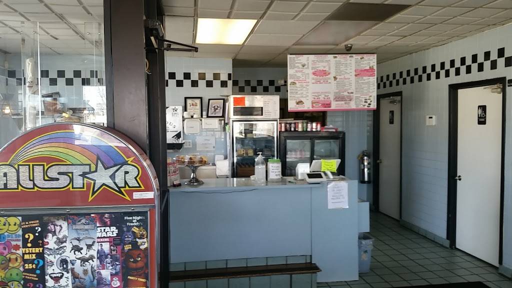 Bread Basket Deli | restaurant | 26667 Eight Mile Rd, Redford Charter Twp, MI 48240, USA | 3133874767 OR +1 313-387-4767