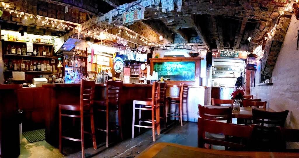 Hemingways Bistro | restaurant | 920 Bay St, Beaufort, SC 29902, USA | 8435214480 OR +1 843-521-4480