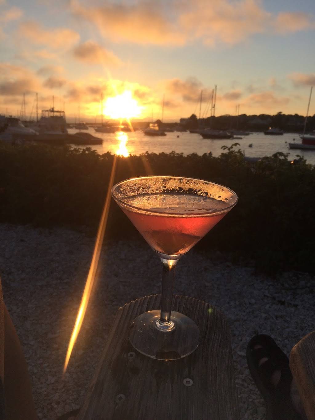 Chart Room | restaurant | 1 Shipyard Ln, Cataumet, MA 02534, USA | 5085635350 OR +1 508-563-5350