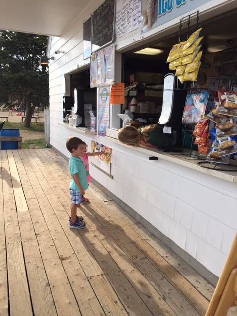 M & J Beach Grille and Seafood - Temp | restaurant | 87 Surf Club Rd, Madison, CT 06443, USA | 2036192549 OR +1 203-619-2549