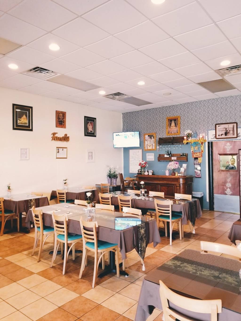 Thai Castle | restaurant | 19 E 126th St, Carmel, IN 46032, USA | 3175758421 OR +1 317-575-8421