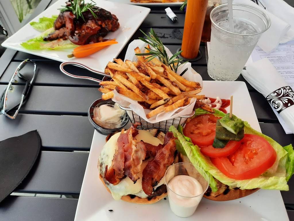 Shoreline beach club | restaurant | 38 Elm St, Tyngsborough, MA 01879, USA | 9782265538 OR +1 978-226-5538