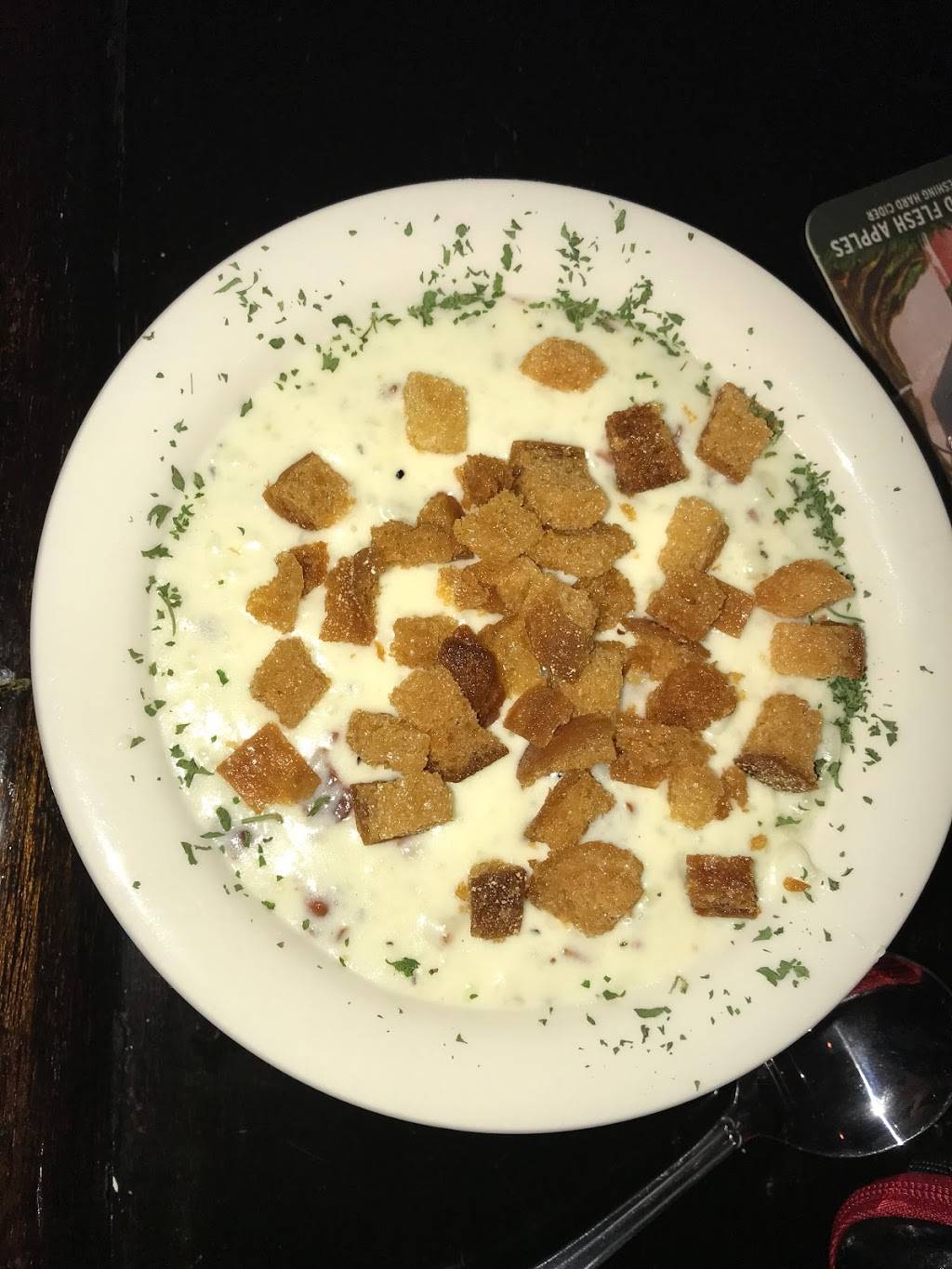 Legendary Bar & Grill | restaurant | 3513 E Tremont Ave, Bronx, NY 10465, USA | 7188220100 OR +1 718-822-0100