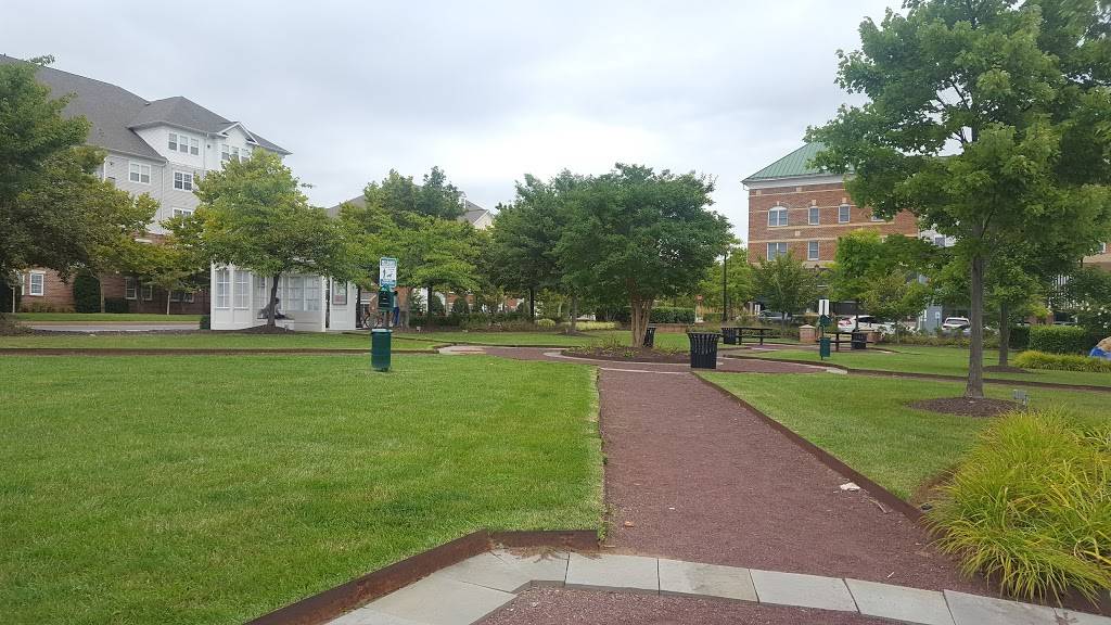 King Farm Village Center | shopping mall | 302-404 King Farm Blvd, Rockville, MD 20850, USA | 7034424300 OR +1 703-442-4300