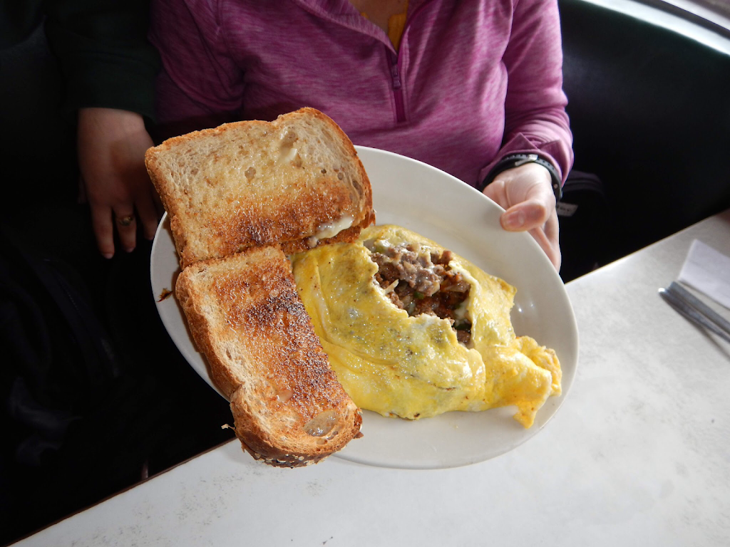 Marthas Diner | restaurant | 585 T-5, Coventry, VT 05825, USA | 8027546800 OR +1 802-754-6800