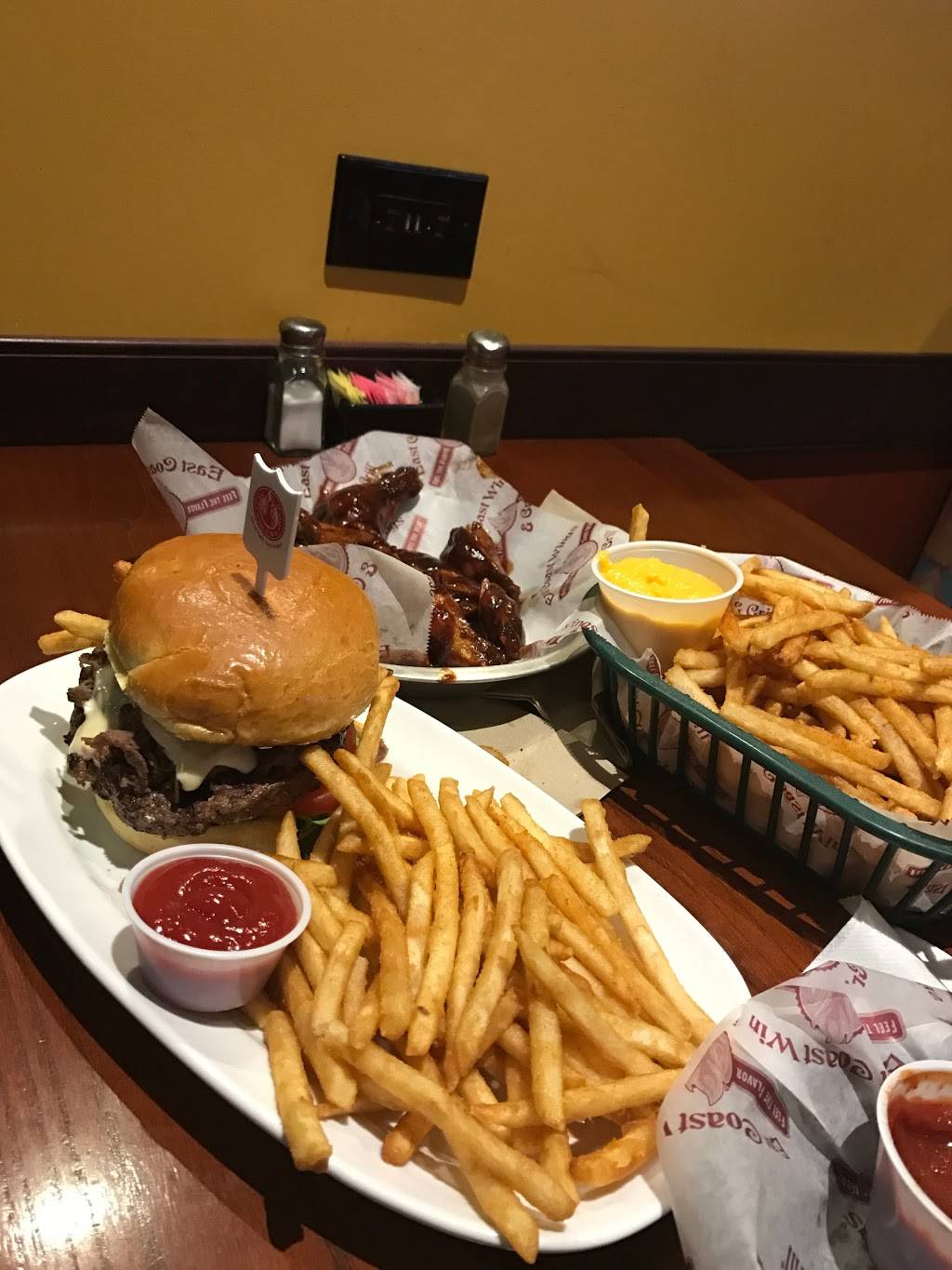 East Coast Wings + Grill | restaurant | 2539 Castor Ave, Philadelphia, PA 19134, USA | 2152888200 OR +1 215-288-8200