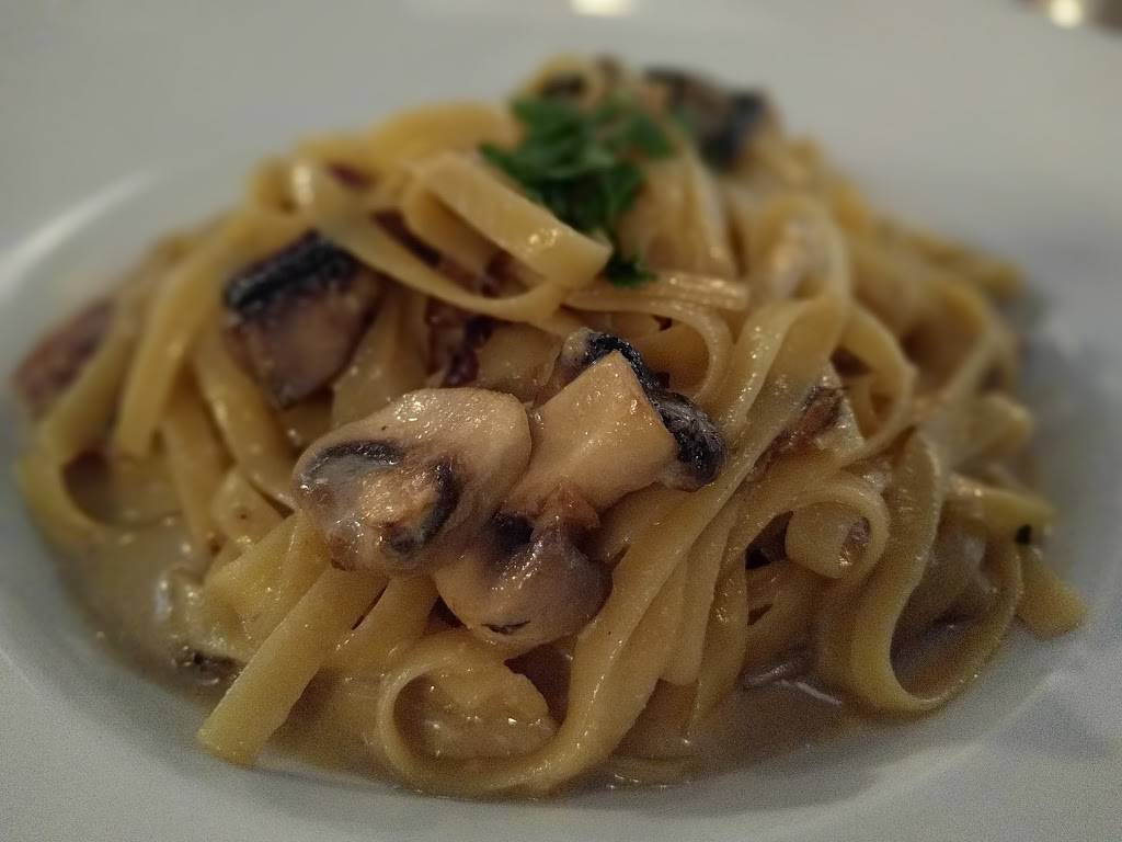 Fratelli Kanata | restaurant | 499 Terry Fox Dr, Kanata, ON K2T 1H7, Canada | 6135920225 OR +1 613-592-0225