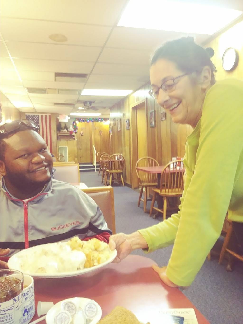 Michaels Restaurant | restaurant | 134 E High Ave, New Philadelphia, OH 44663, USA | 3303438670 OR +1 330-343-8670