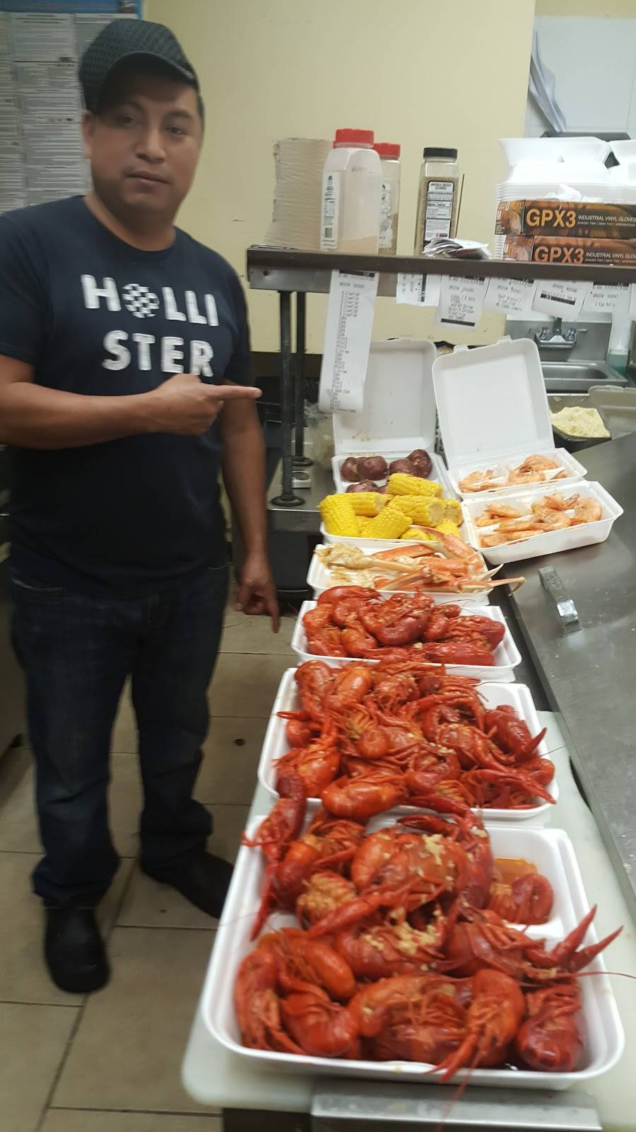 GCs Seafood and Grill | restaurant | 9795 Beechnut St a, Houston, TX 77036, USA | 7139817410 OR +1 713-981-7410