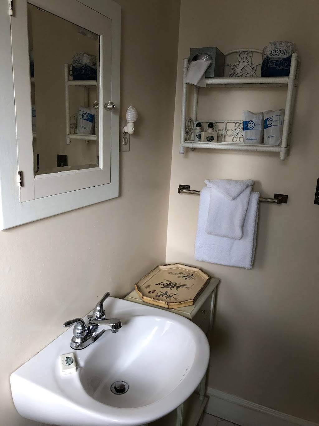 Channel Bass Inn Bed & Breakfast - Restaurant | restaurant | 6228 Church St, Chincoteague, VA 23336, USA | 7573366148 OR +1 757-336-6148