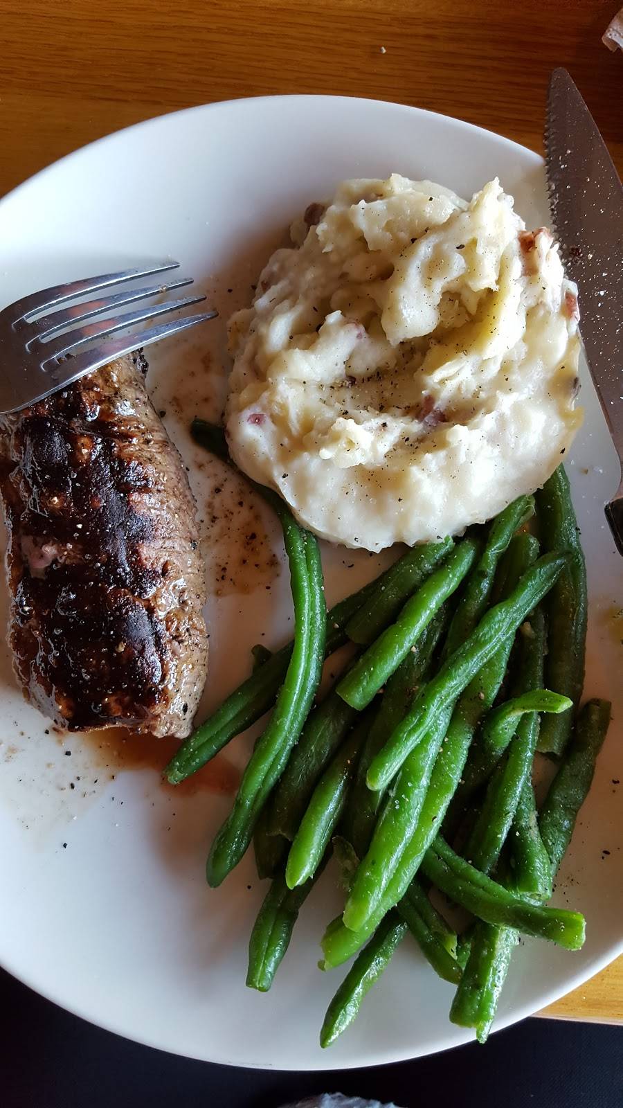 Applebees Grill + Bar | restaurant | 4411 W Gandy Blvd, Tampa, FL 33611, USA | 8132527951 OR +1 813-252-7951