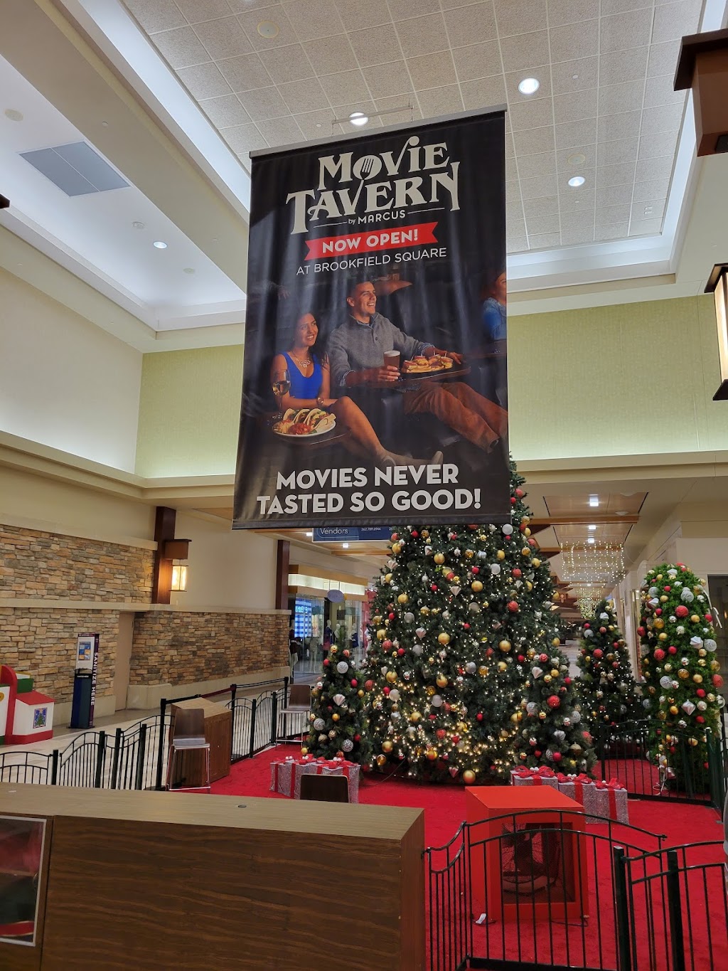 Movie Tavern Brookfield Square | restaurant | 175 S Moorland Rd, Brookfield, WI 53005, USA | 2629019862 OR +1 262-901-9862