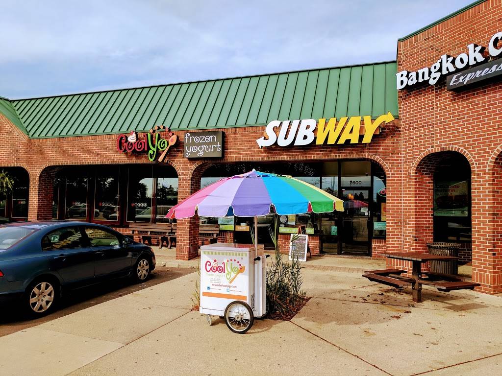 Subway | restaurant | 2600 Squirrel Road, Auburn Hills, MI 48326, USA | 2483644484 OR +1 248-364-4484