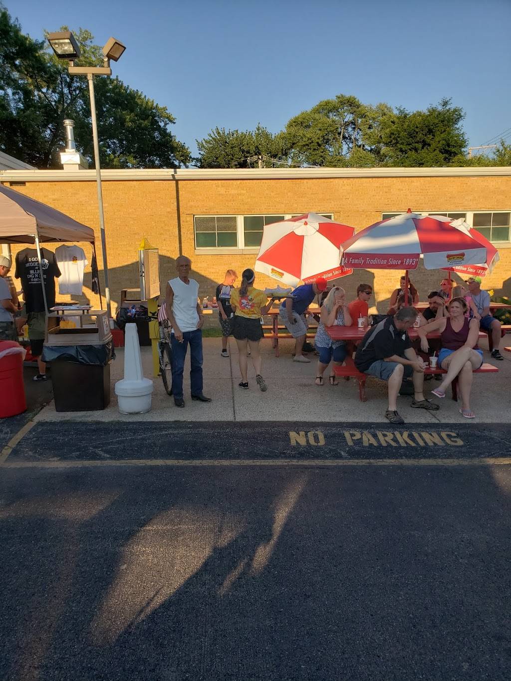 Millers Dog N Suds Drive In | meal takeaway | 517 Washington St, Ingleside, IL 60041, USA | 8475876808 OR +1 847-587-6808