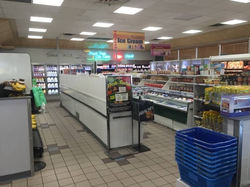 Braums Ice Cream & Burger Restaurant | restaurant | 3641 N Rock Rd, Wichita, KS 67226, USA | 3166341470 OR +1 316-634-1470