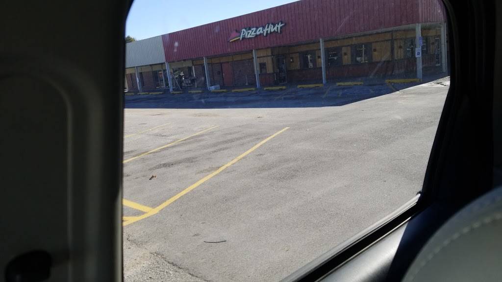 Pizza Hut | meal takeaway | 909 Alden Dr, Auburn, NE 68305, USA | 4022744391 OR +1 402-274-4391